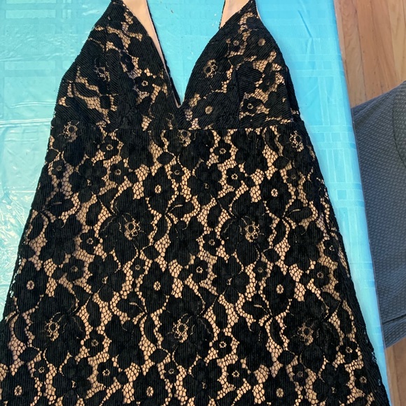 Alluring cotton blend mini dress with lace design. - Picture 3 of 8